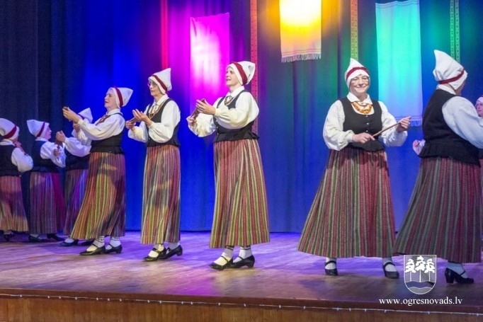 Lauberē lustējas “Lustes”