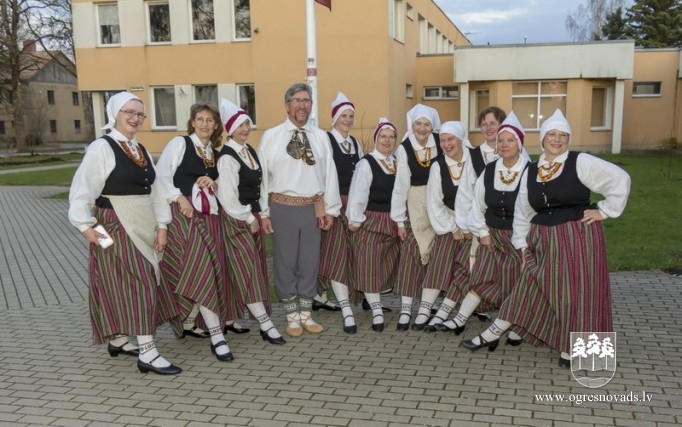Lauberē lustējas “Lustes”