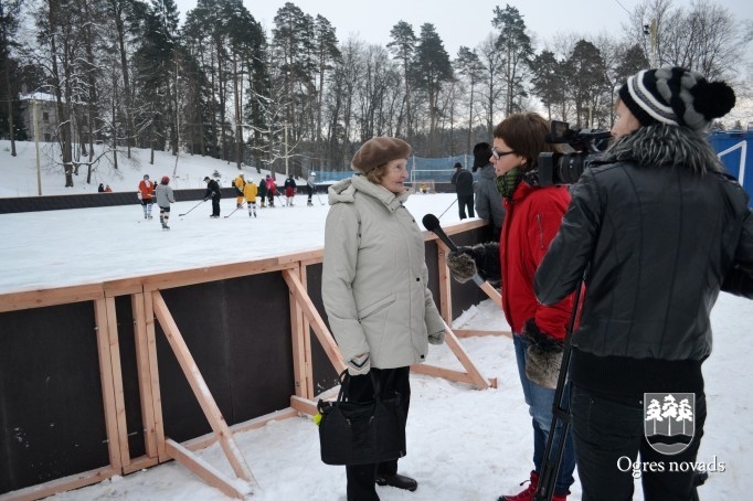 Publiskās slidotavas atklāšana