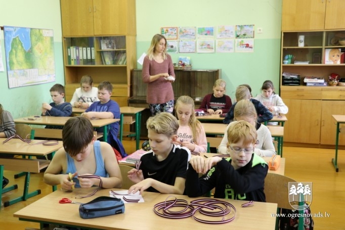 Suntažos un Madlienā veido svētku lentītes