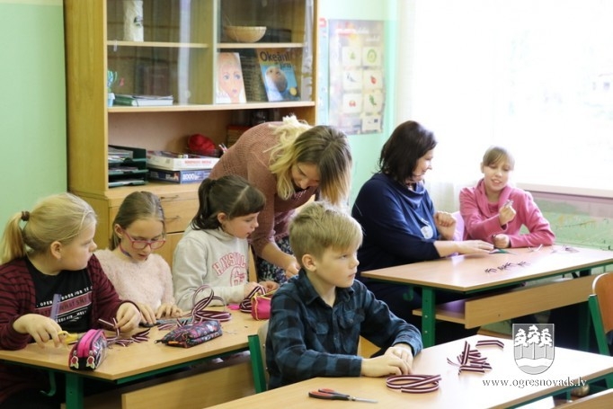 Suntažos un Madlienā veido svētku lentītes