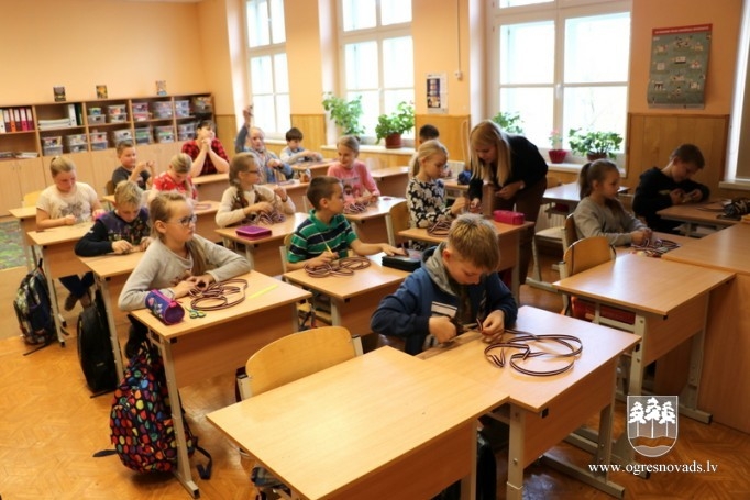 Suntažos un Madlienā veido svētku lentītes