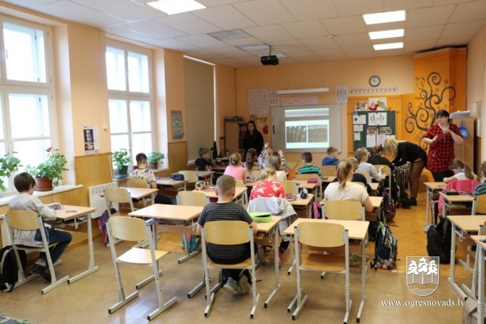 Suntažos un Madlienā veido svētku lentītes
