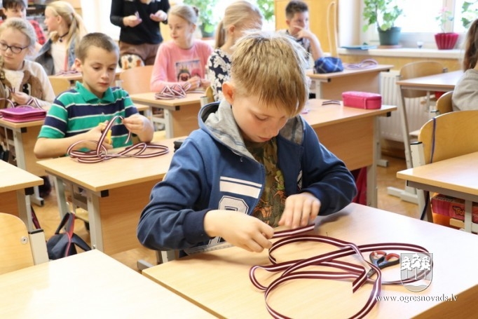 Suntažos un Madlienā veido svētku lentītes