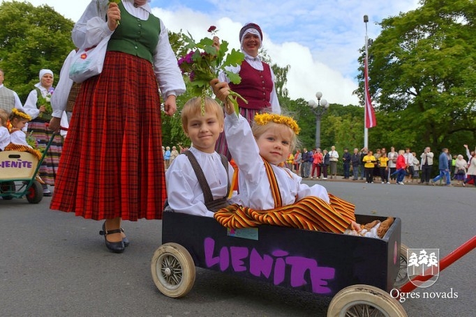 Kolektīva "Lienīte" iespaidi Dziesmu un deju svētkos