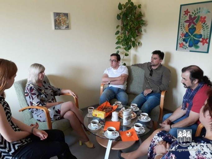 Brīvprātīgie jaunieši no Ukrainas un Azerbaidžānas iepazīst Ogri