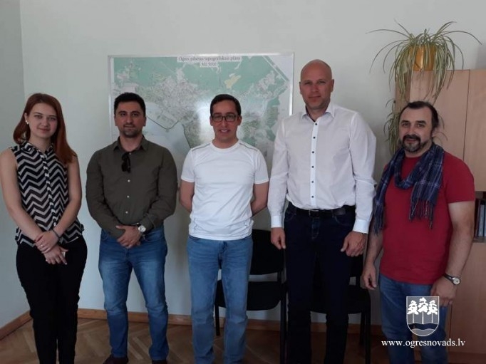Brīvprātīgie jaunieši no Ukrainas un Azerbaidžānas iepazīst Ogri