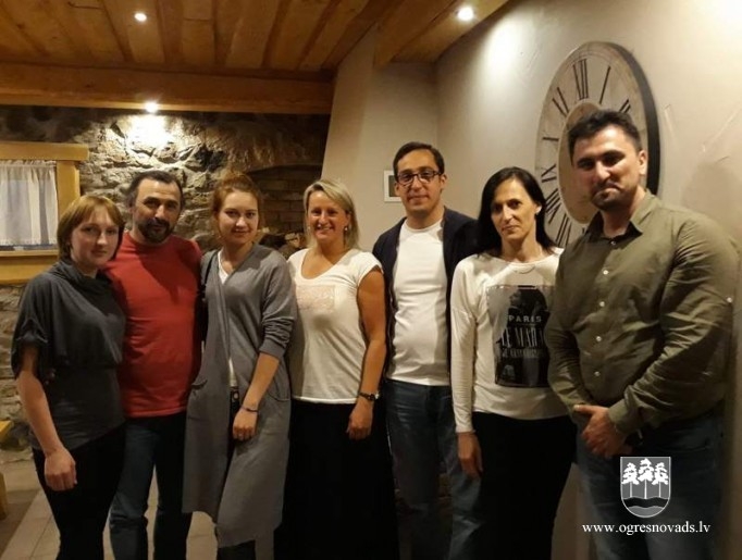 Brīvprātīgie jaunieši no Ukrainas un Azerbaidžānas iepazīst Ogri