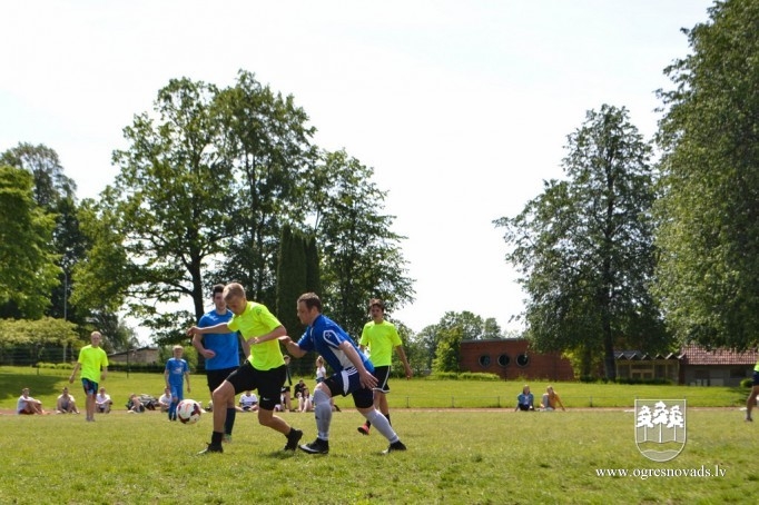 Madlienas futbola kausā 2019 uzvar suntažnieki
