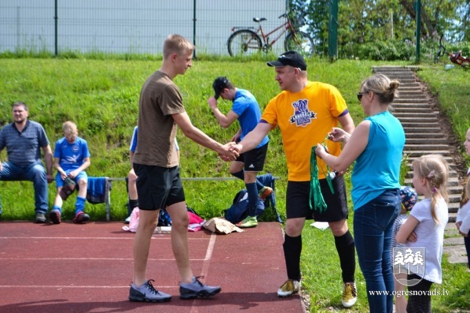 Madlienas futbola kausā 2019 uzvar suntažnieki