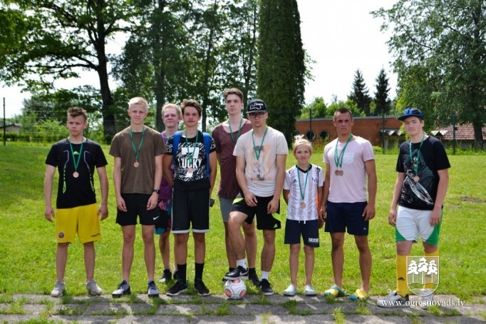 Madlienas futbola kausā 2019 uzvar suntažnieki