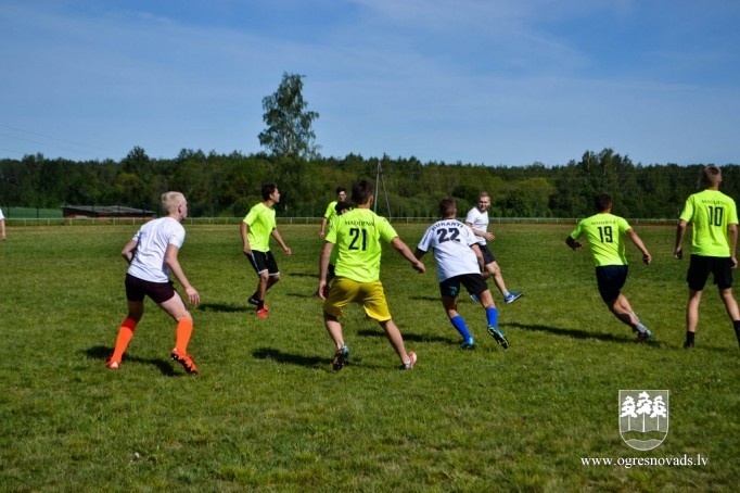 Madlienas futbola kausā 2019 uzvar suntažnieki