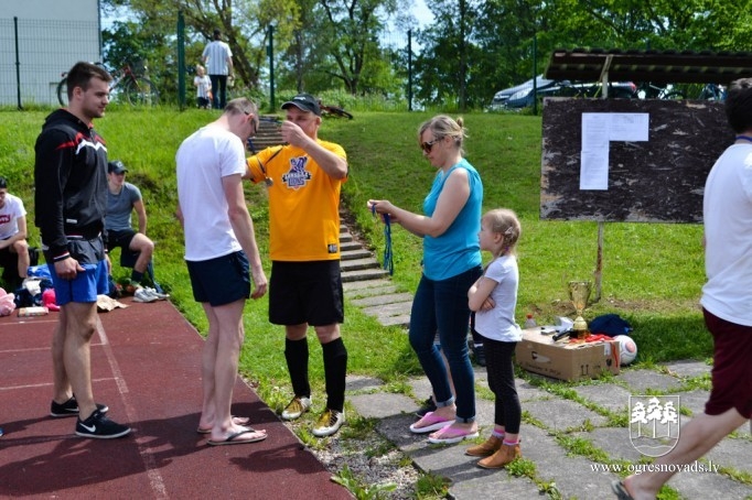 Madlienas futbola kausā 2019 uzvar suntažnieki