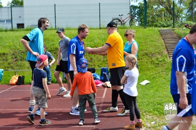Madlienas futbola kausā 2019 uzvar suntažnieki