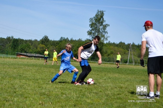 Madlienas futbola kausā 2019 uzvar suntažnieki