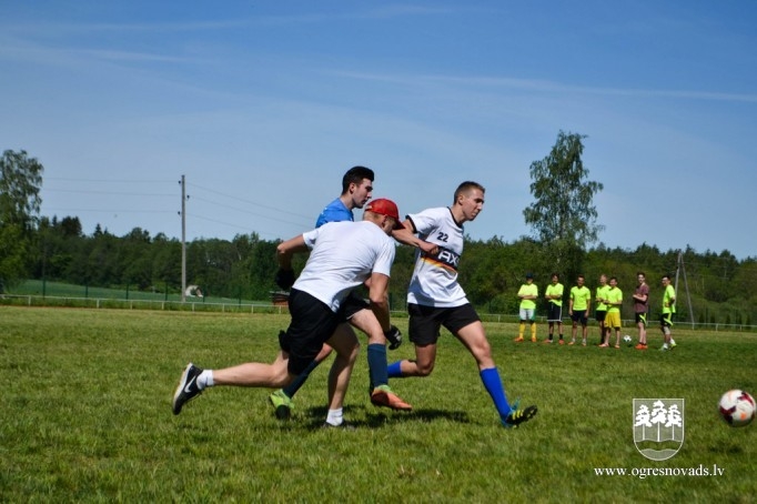 Madlienas futbola kausā 2019 uzvar suntažnieki