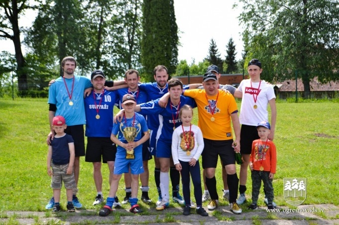 Madlienas futbola kausā 2019 uzvar suntažnieki