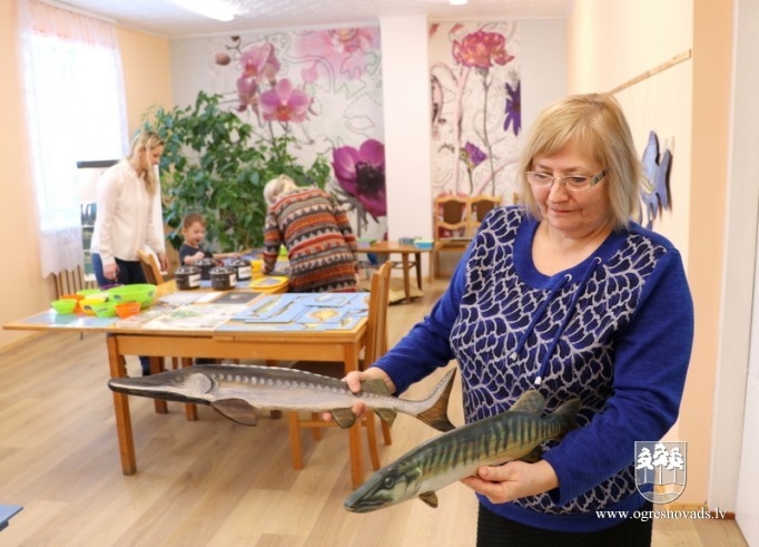 Madlienas bibliotēkā interaktīva izstāde par zivīm