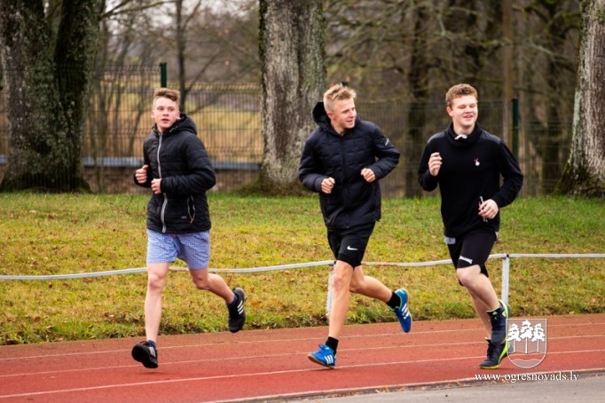 Madlienas skolēni Latvijas simtgadei noskrien 100 kilometrus