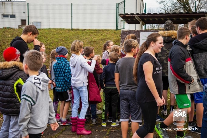 Madlienas skolēni Latvijas simtgadei noskrien 100 kilometrus