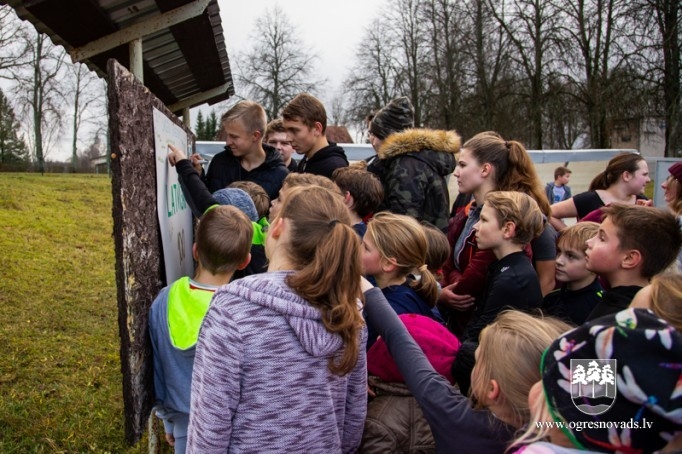 Madlienas skolēni Latvijas simtgadei noskrien 100 kilometrus