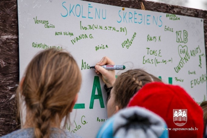 Madlienas skolēni Latvijas simtgadei noskrien 100 kilometrus