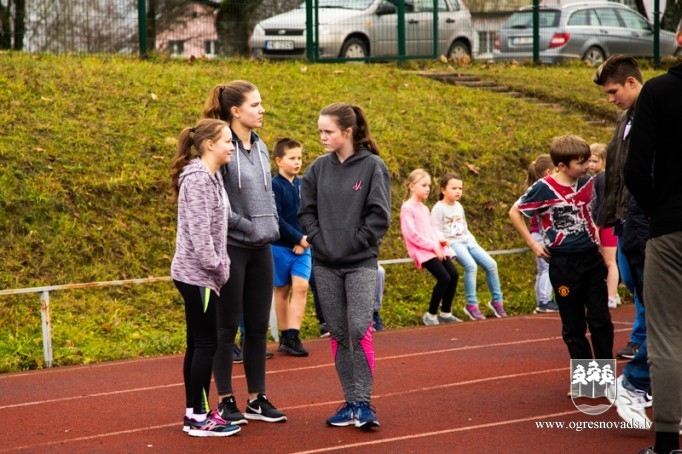 Madlienas skolēni Latvijas simtgadei noskrien 100 kilometrus