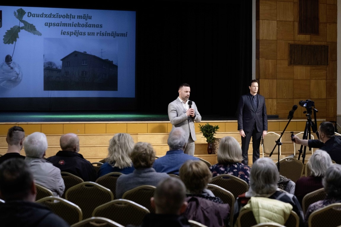 Kaspars Grīnbergs un iedzīvotāji  Madlienas forums 13.04.2024.