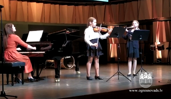 Madlienas mūzikas skolas audzēkņi uzstājas Vidzemes koncertzālē “Cēsis”
