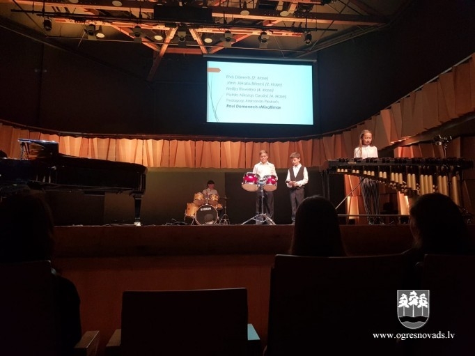 Madlienas mūzikas skolas audzēkņi uzstājas Vidzemes koncertzālē “Cēsis”