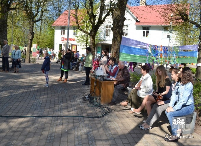 Ogrē notiek Mākslas diena "Mamma māksla"