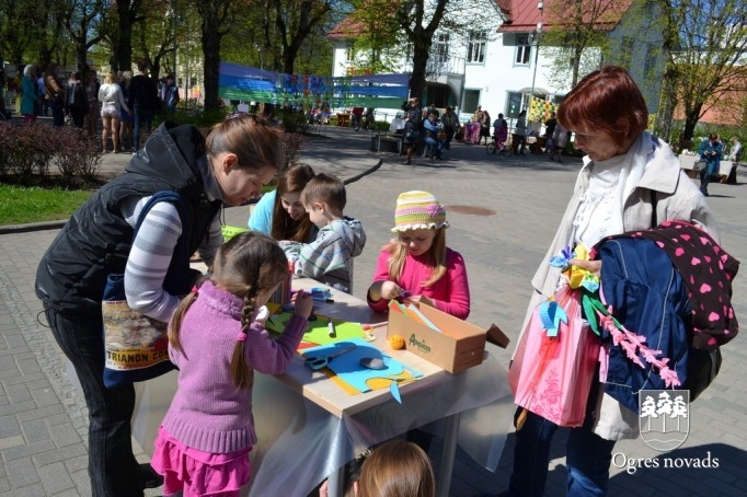 Ogrē notiek Mākslas diena "Mamma māksla"