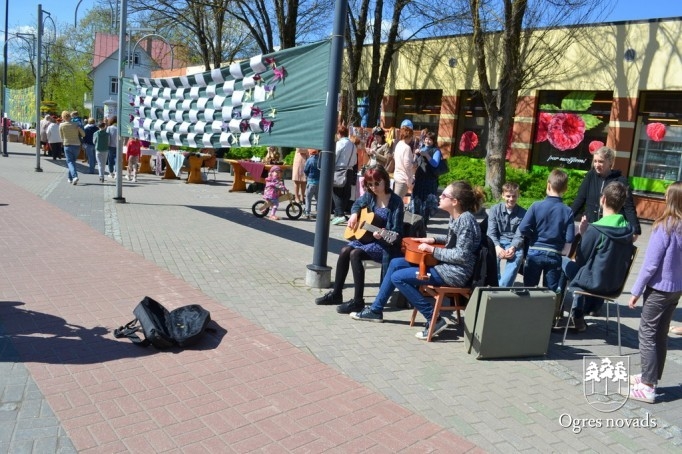 Ogrē notiek Mākslas diena "Mamma māksla"