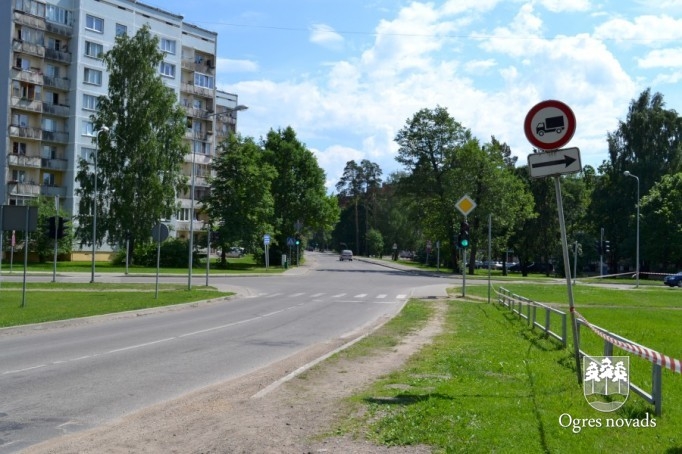Uzsākti pirmie darbi Tīnūžu ielas un Mālkalnes prospekta krustojumā