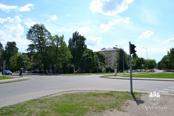 Uzsākti pirmie darbi Tīnūžu ielas un Mālkalnes prospekta krustojumā