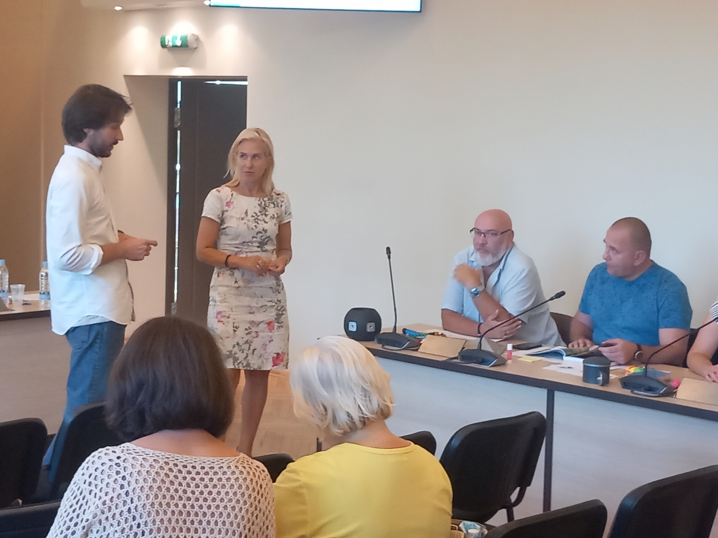 Linda Neško un Aleksandrs Kernožickis uzrunā tikšanās dalībniekus