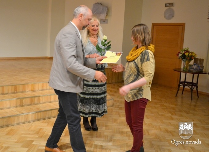 Godina Ogres novada māmiņas un vecmāmiņas