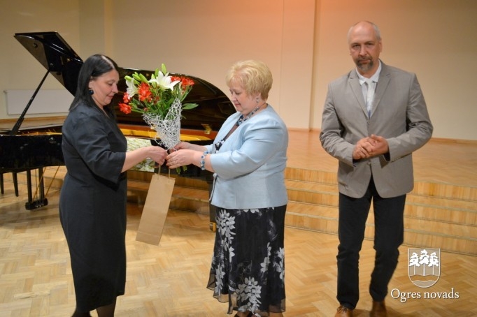 Godina Ogres novada māmiņas un vecmāmiņas