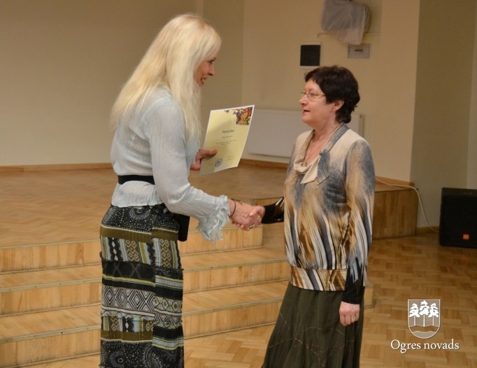 Godina Ogres novada māmiņas un vecmāmiņas