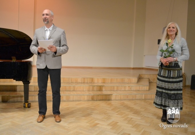 Godina Ogres novada māmiņas un vecmāmiņas