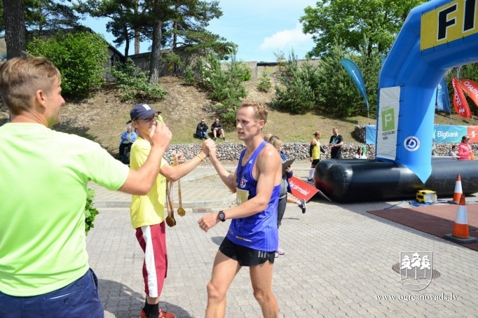 R.Rozem un R.Kaimiņam dubultuzvara Ventspils maratonā