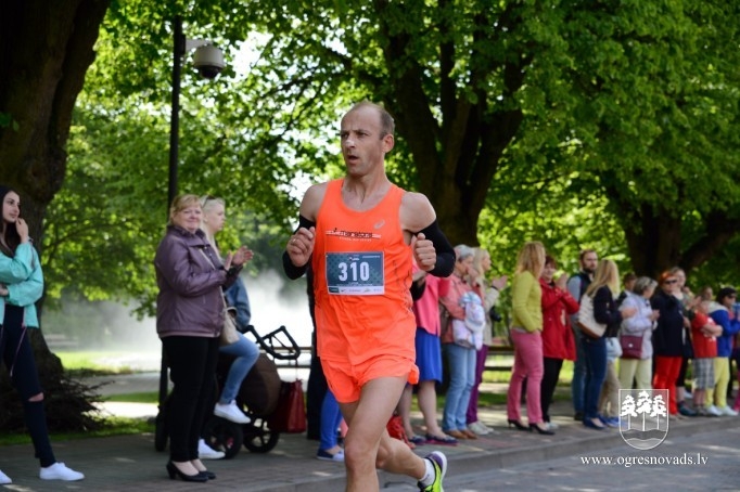 R.Rozem un R.Kaimiņam dubultuzvara Ventspils maratonā