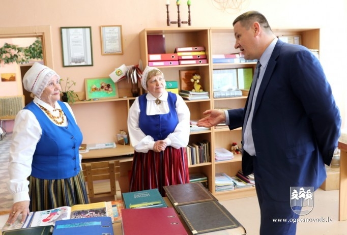 Mazozolos svin Ģimenes dienu