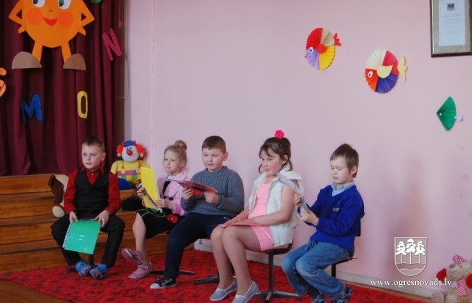 Mazozolu skolā Dzimtās valodas diena, hokeja spēle un ekskursija