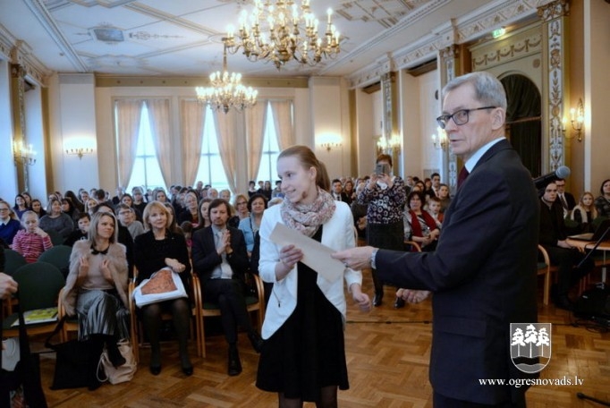 Mazozolu skolā Dzimtās valodas diena, hokeja spēle un ekskursija
