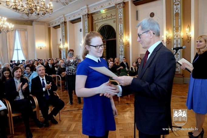 Mazozolu skolā Dzimtās valodas diena, hokeja spēle un ekskursija