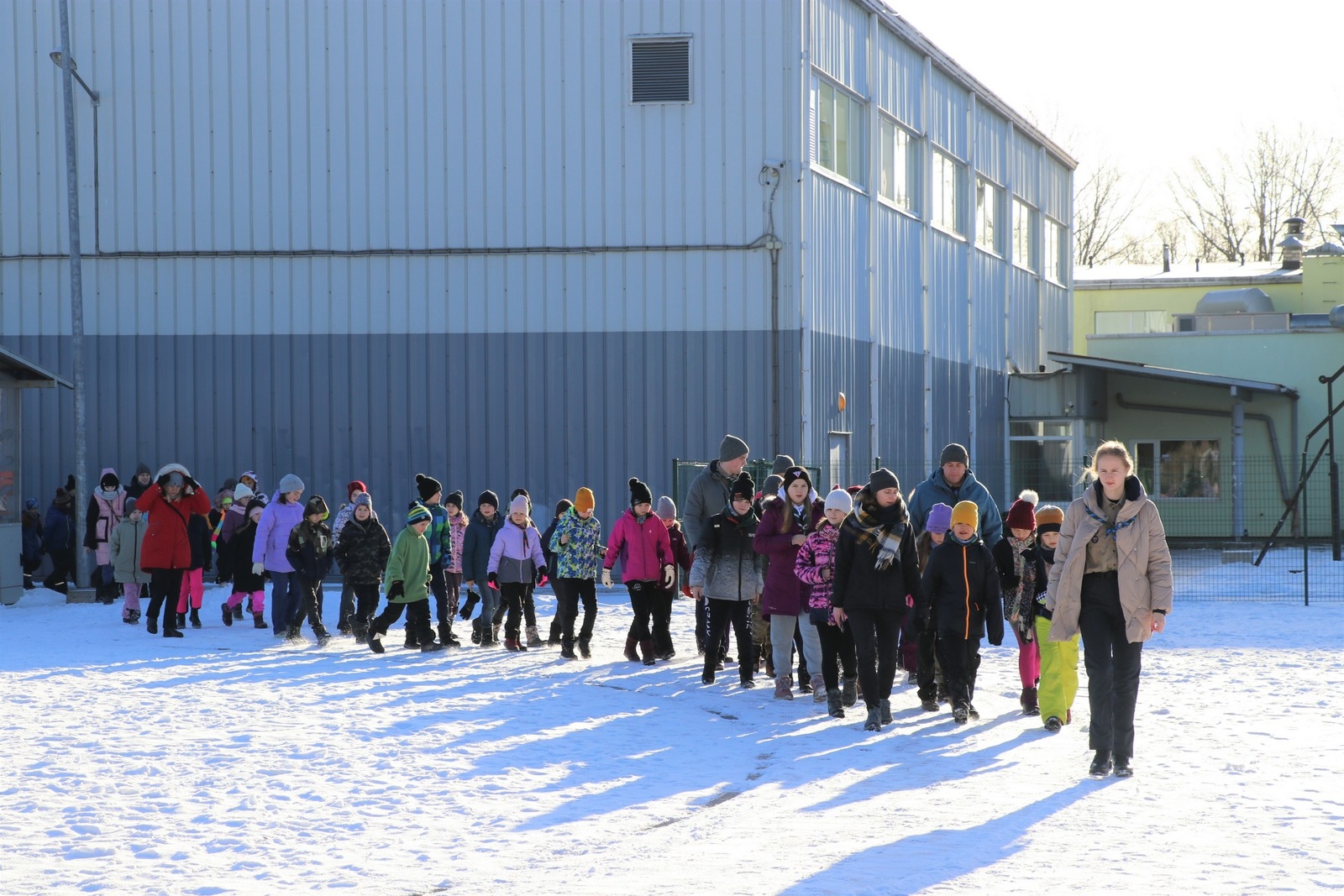 Ikšķilē sākusies mazskautu un guntiņu ziemas nometne “Tuk, tuk, kas tur?”