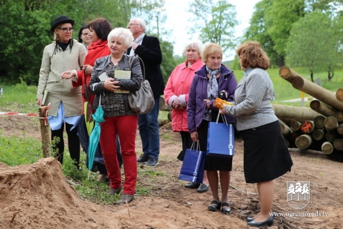 Topošā skatu torņa pamatos atstāts vēstījums nākamajām paaudzēm