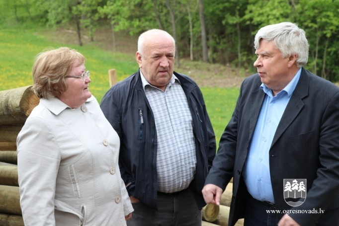 Topošā skatu torņa pamatos atstāts vēstījums nākamajām paaudzēm