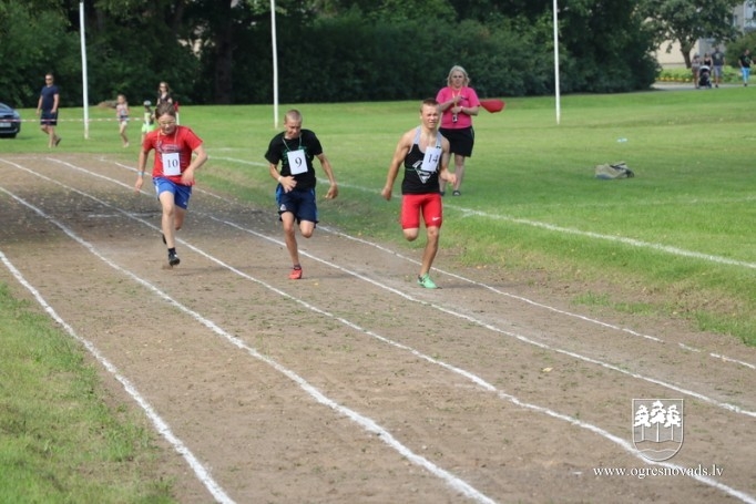 Meņģelē aizvadīti 70. sporta svētki!